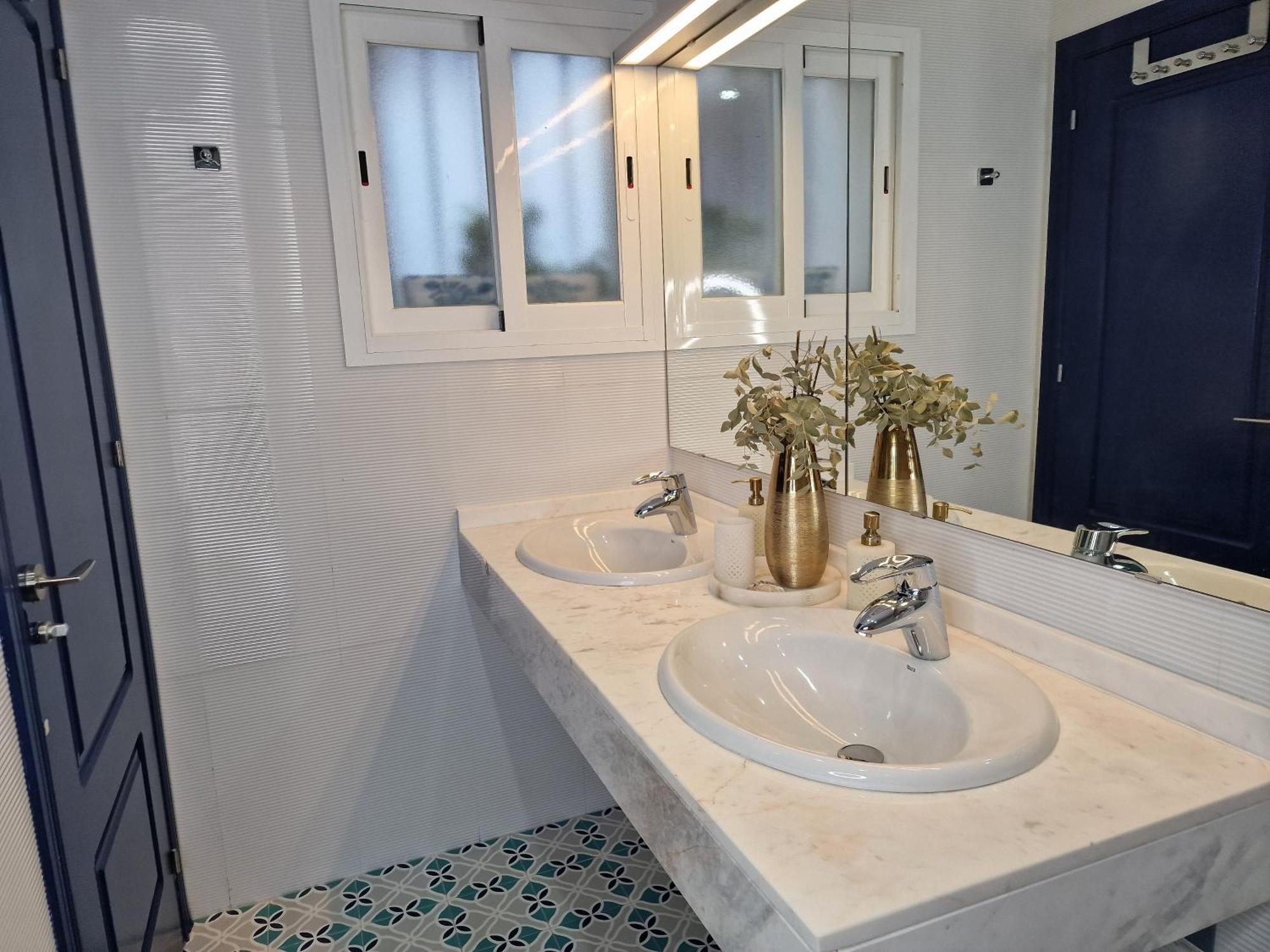 شقة Sun & Palms - Cozy Flat In Quiet Neighbourhood With A Great Pool Area مالقة المظهر الخارجي الصورة