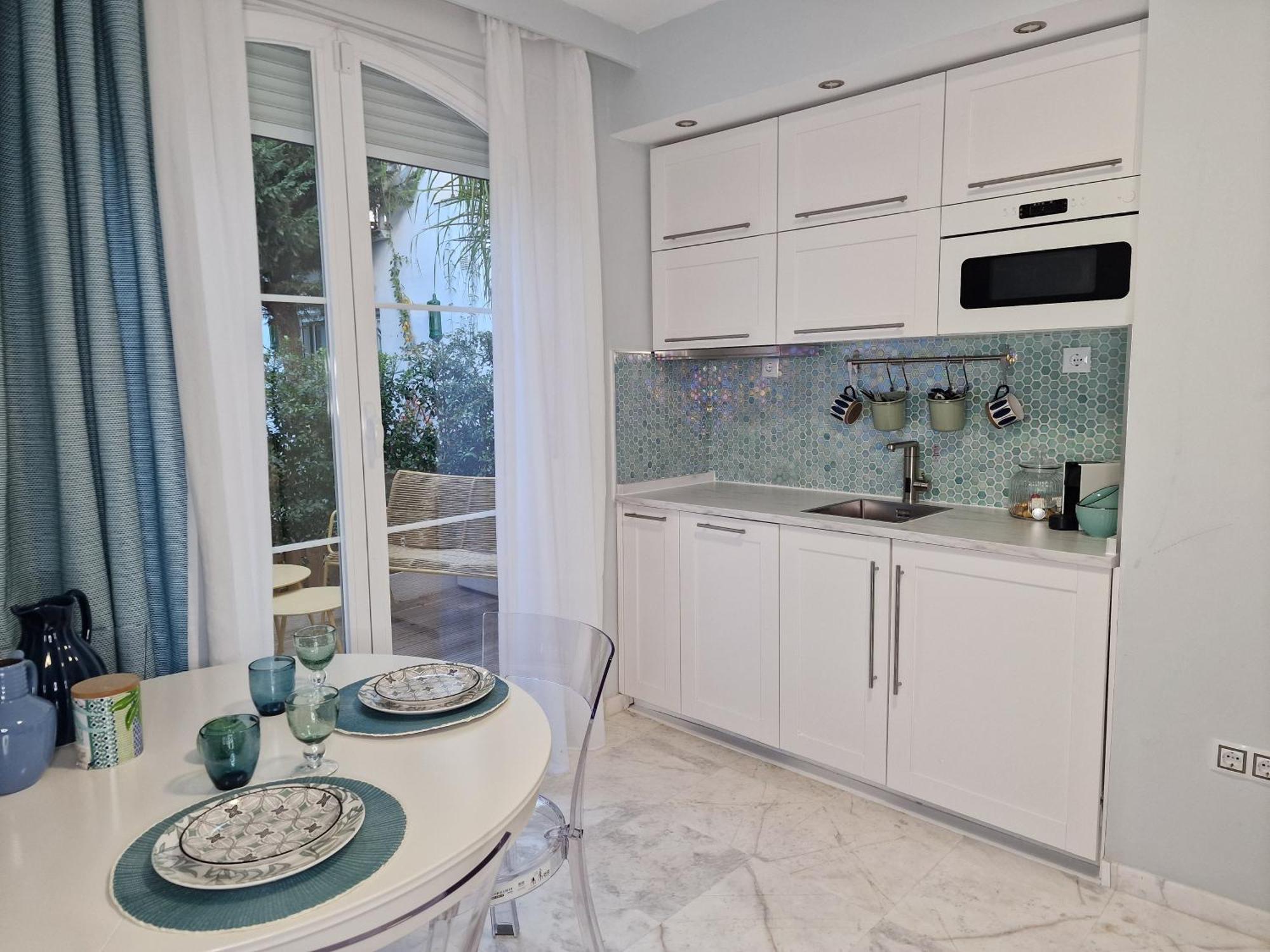 شقة Sun & Palms - Cozy Flat In Quiet Neighbourhood With A Great Pool Area مالقة المظهر الخارجي الصورة