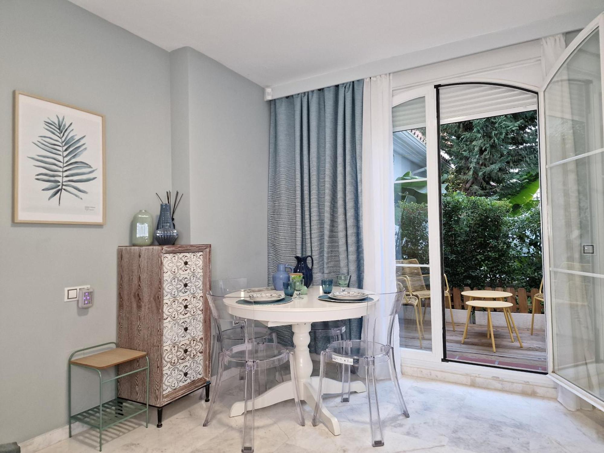 شقة Sun & Palms - Cozy Flat In Quiet Neighbourhood With A Great Pool Area مالقة المظهر الخارجي الصورة