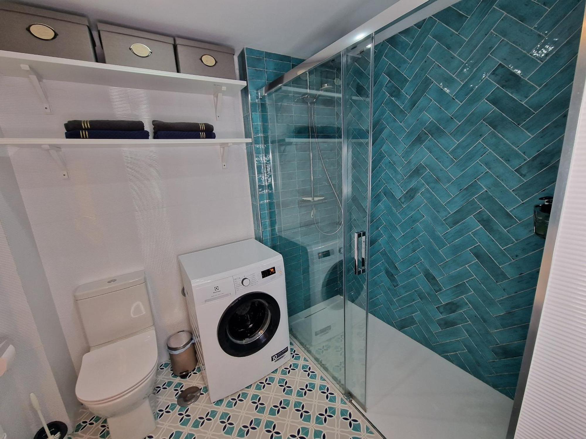 شقة Sun & Palms - Cozy Flat In Quiet Neighbourhood With A Great Pool Area مالقة المظهر الخارجي الصورة