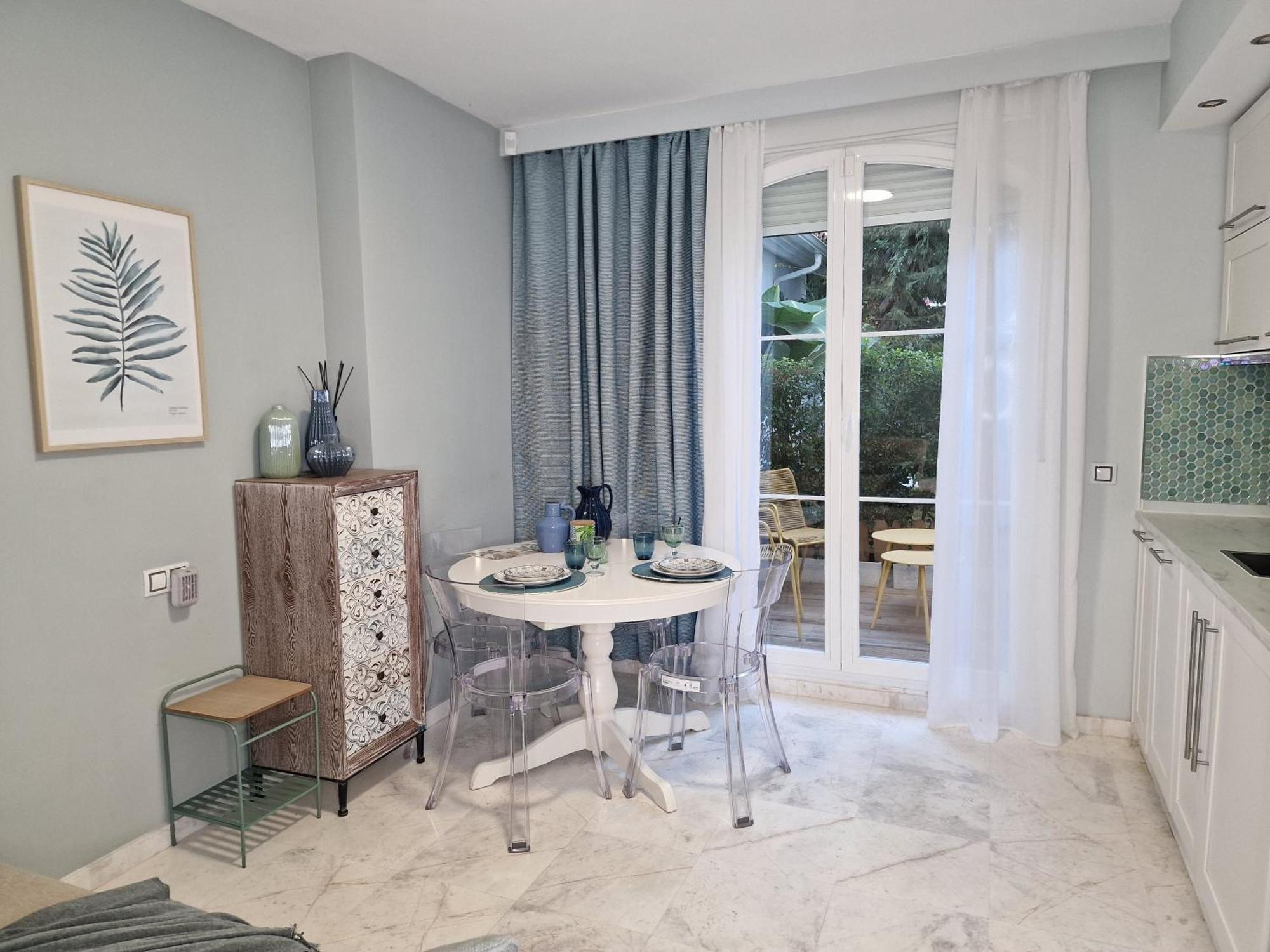 شقة Sun & Palms - Cozy Flat In Quiet Neighbourhood With A Great Pool Area مالقة المظهر الخارجي الصورة