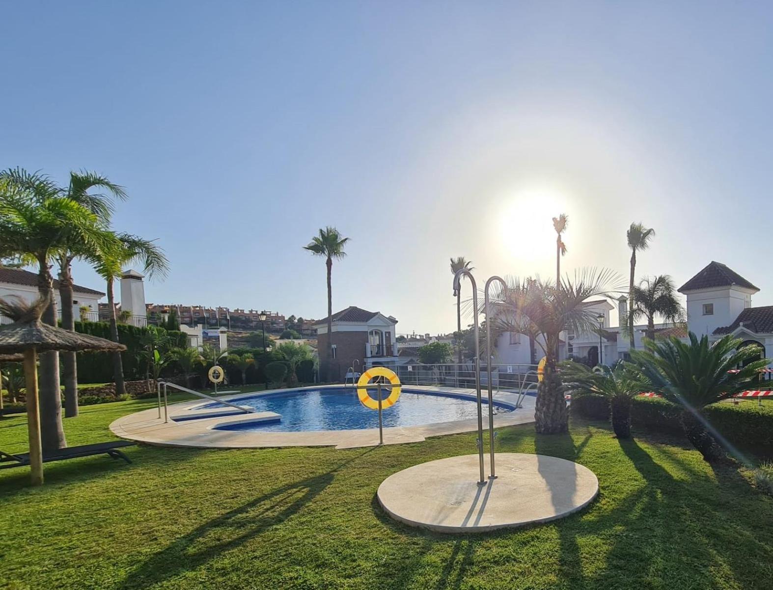 شقة Sun & Palms - Cozy Flat In Quiet Neighbourhood With A Great Pool Area مالقة المظهر الخارجي الصورة