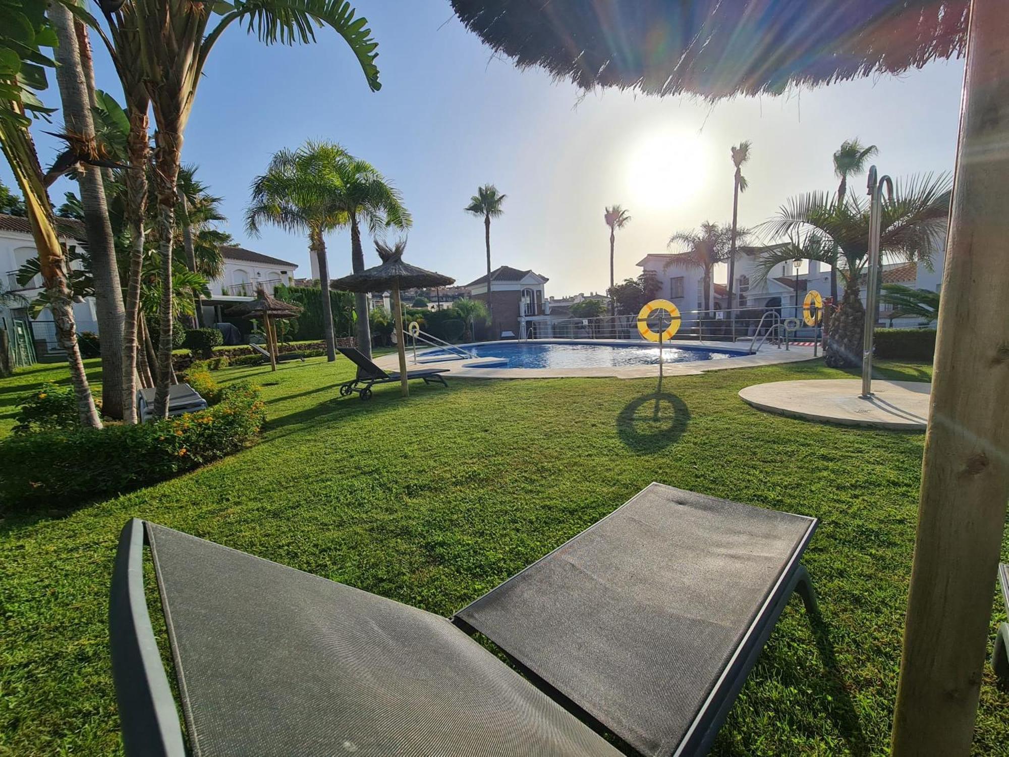 شقة Sun & Palms - Cozy Flat In Quiet Neighbourhood With A Great Pool Area مالقة المظهر الخارجي الصورة