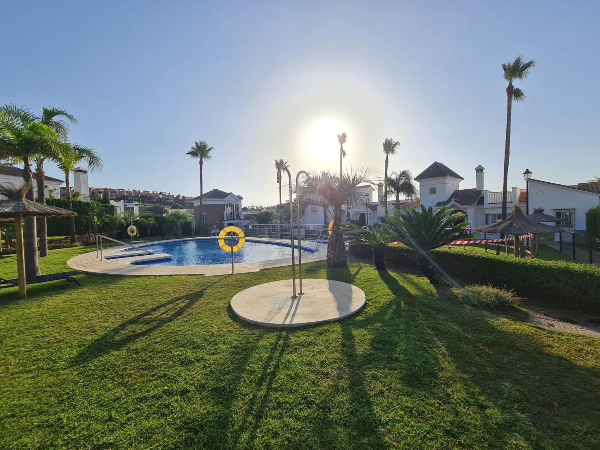 شقة Sun & Palms - Cozy Flat In Quiet Neighbourhood With A Great Pool Area مالقة المظهر الخارجي الصورة
