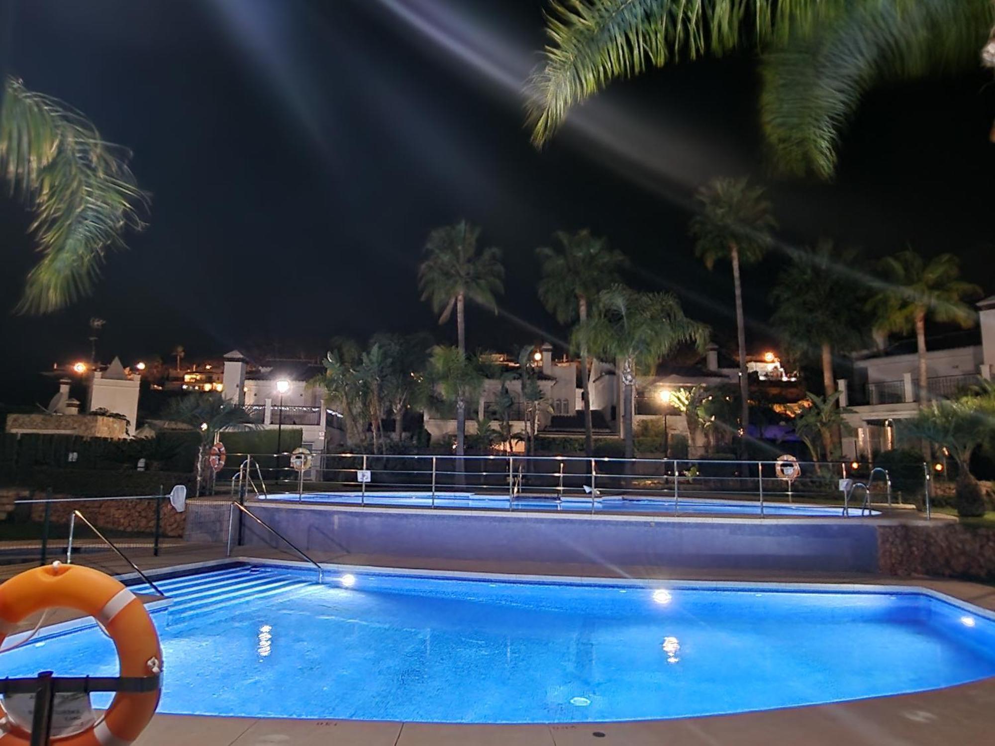 شقة Sun & Palms - Cozy Flat In Quiet Neighbourhood With A Great Pool Area مالقة المظهر الخارجي الصورة