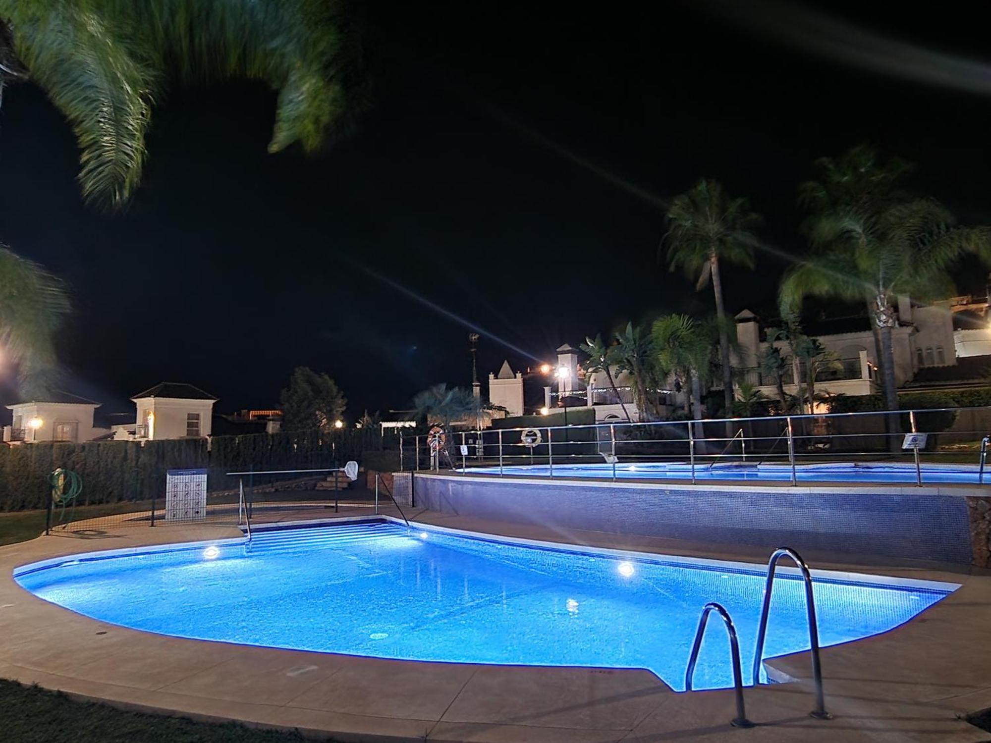 شقة Sun & Palms - Cozy Flat In Quiet Neighbourhood With A Great Pool Area مالقة المظهر الخارجي الصورة
