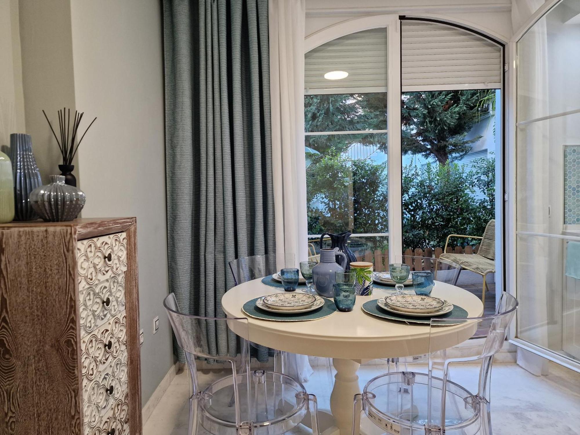 شقة Sun & Palms - Cozy Flat In Quiet Neighbourhood With A Great Pool Area مالقة المظهر الخارجي الصورة